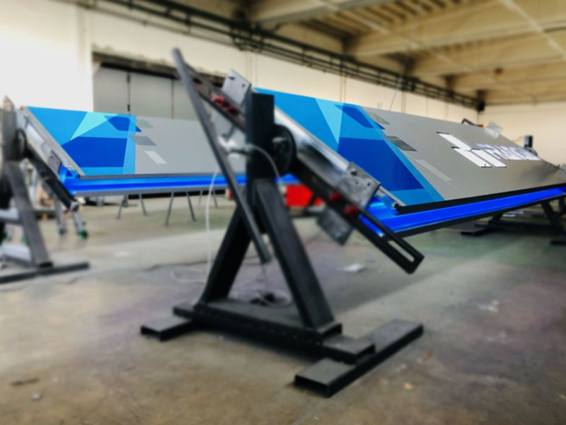 produzione totem luminoso aziendale francia snc correggio