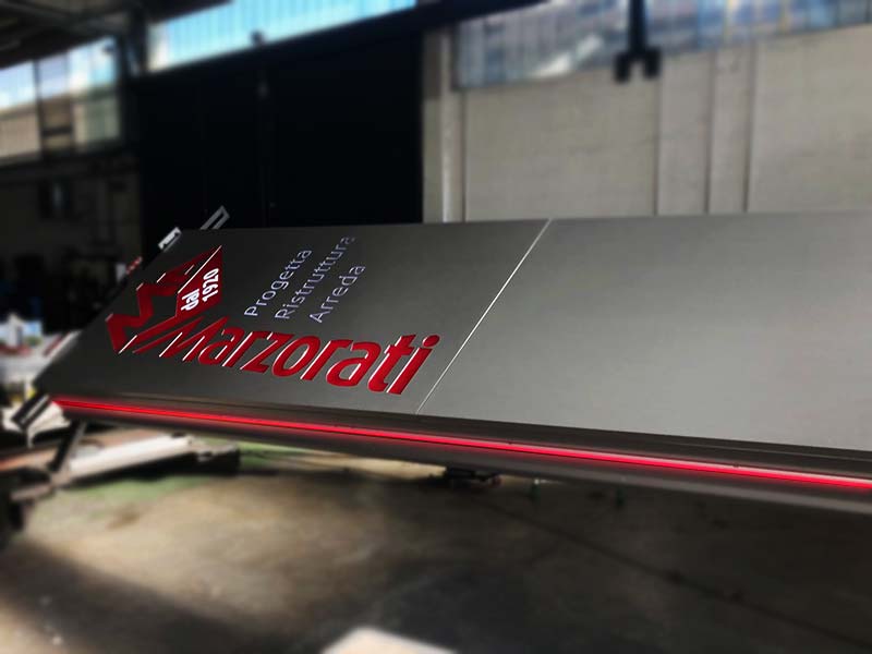 produzione totem luminoso aziendale marzorati arredamenti milano