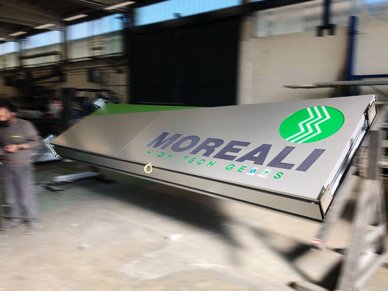 produzione totem luminoso aziendale moreali spa reggio emilia