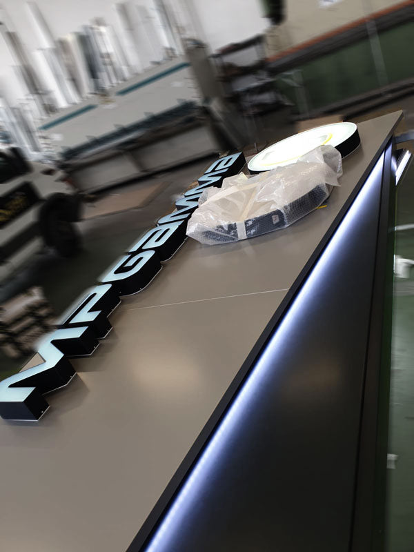 produzione totem luminoso aziendale mp gamma brescello