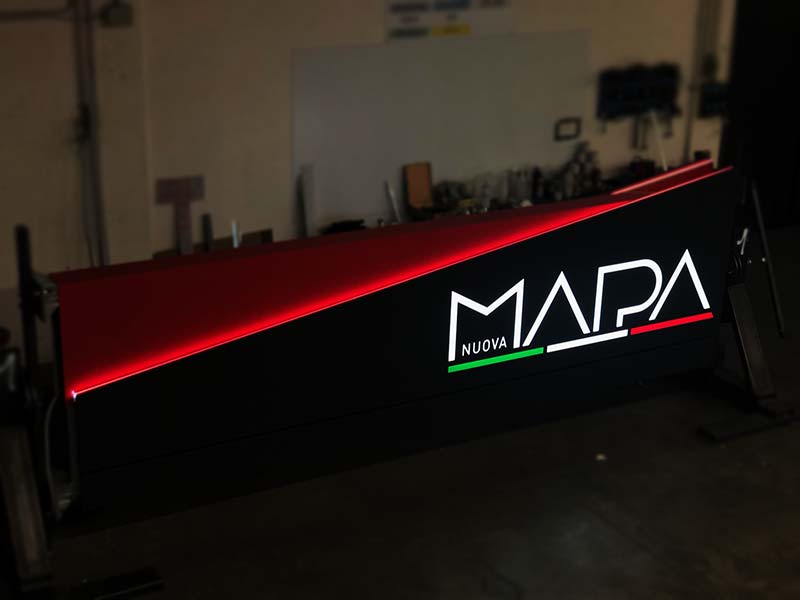 produzione totem luminoso aziendale nuova mapa bologna