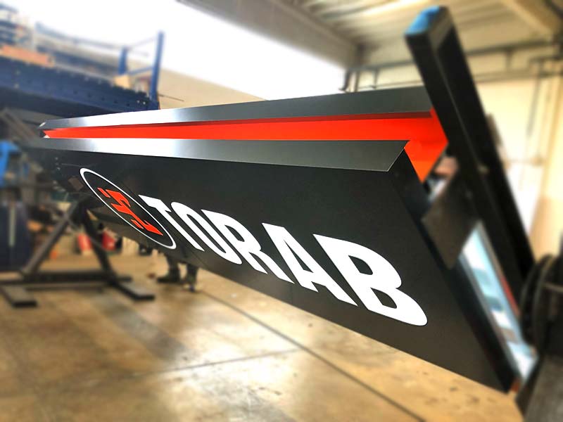 produzione totem luminoso aziendale torab srl verona