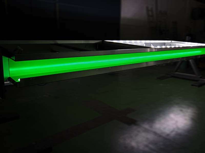 produzione totem luminoso bay ferval srl reggio emilia
