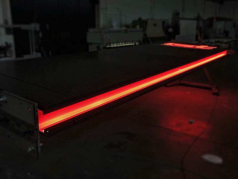 produzione totem luminoso bay gt line srl bologna