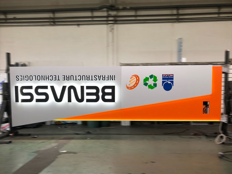 produzione totem luminoso benassi srl reggio emilia