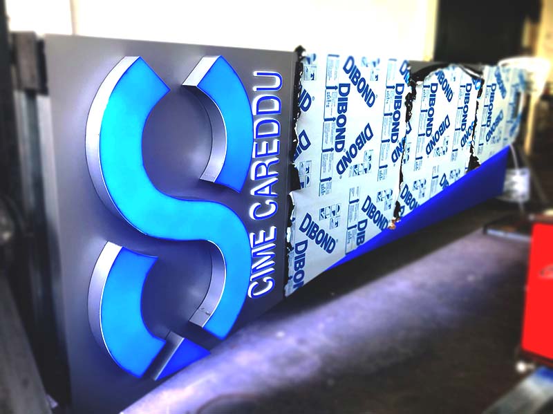 produzione totem luminoso cime careddu srl asti