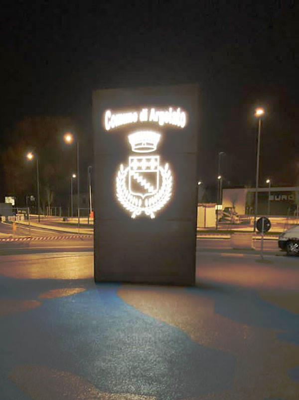 produzione totem luminoso corten comune di argelato bologna