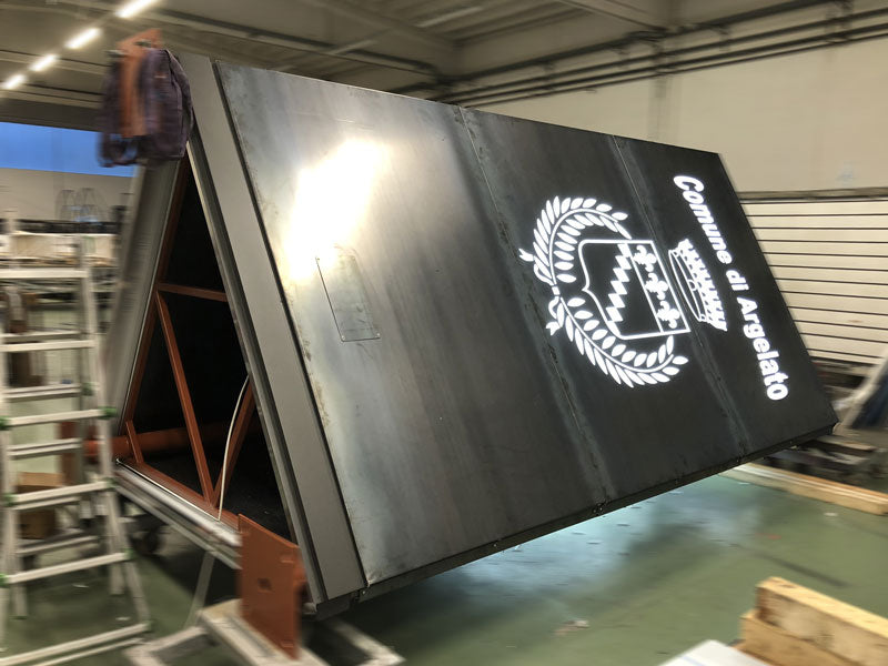 produzione totem luminoso corten comune di argelato bologna
