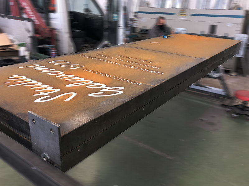 produzione totem luminoso corten studio galaverni reggio emilia