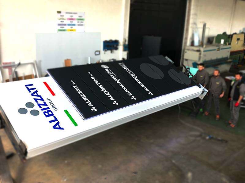 produzione totem luminoso flag albizzati spa milano