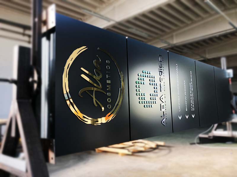 produzione totem luminoso modulare alba cosmetics ivrea