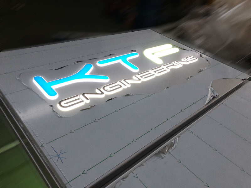produzione totem luminoso modulare ktf engineering mantova