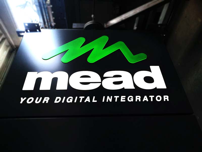 produzione totem luminoso modulare mead srl reggio emilia