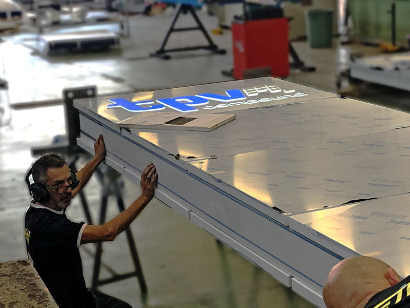 produzione totem luminoso modulare tpv compound ferrara