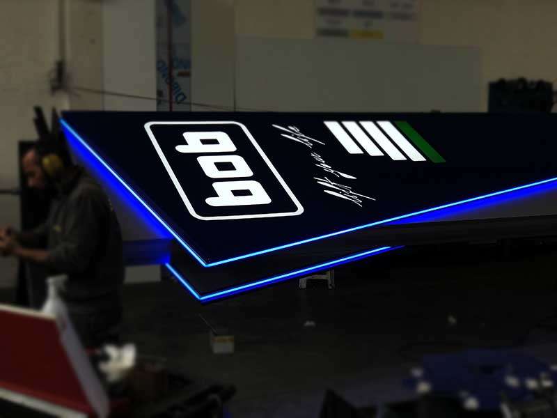 produzione totem luminoso sail bob spa cuneo