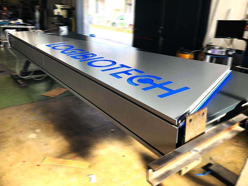 produzione totem luminoso sail logibiotech piacenza