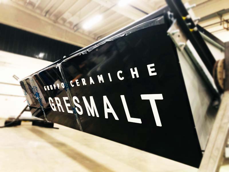 produzione totem luminoso trifacciale gresmalt spa sassuolo