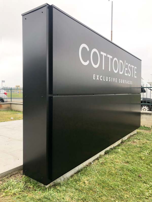 Cotto D'Este - Riqualificazione fabbricato con rivestimento facciata ed insegne luminose aziendali integrate