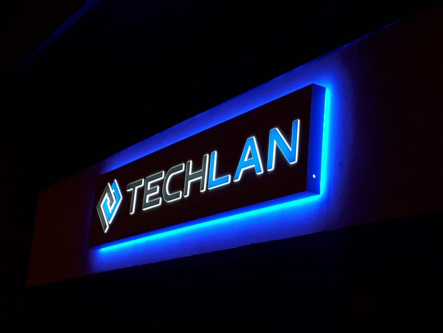 Techlan - Box luminoso in alluminio traforato