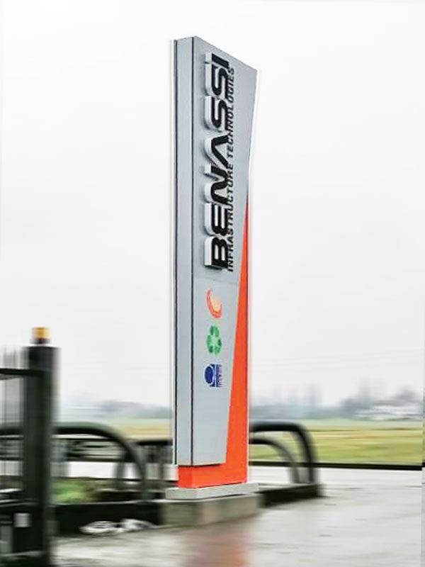 Benassi - Totem aziendale luminoso