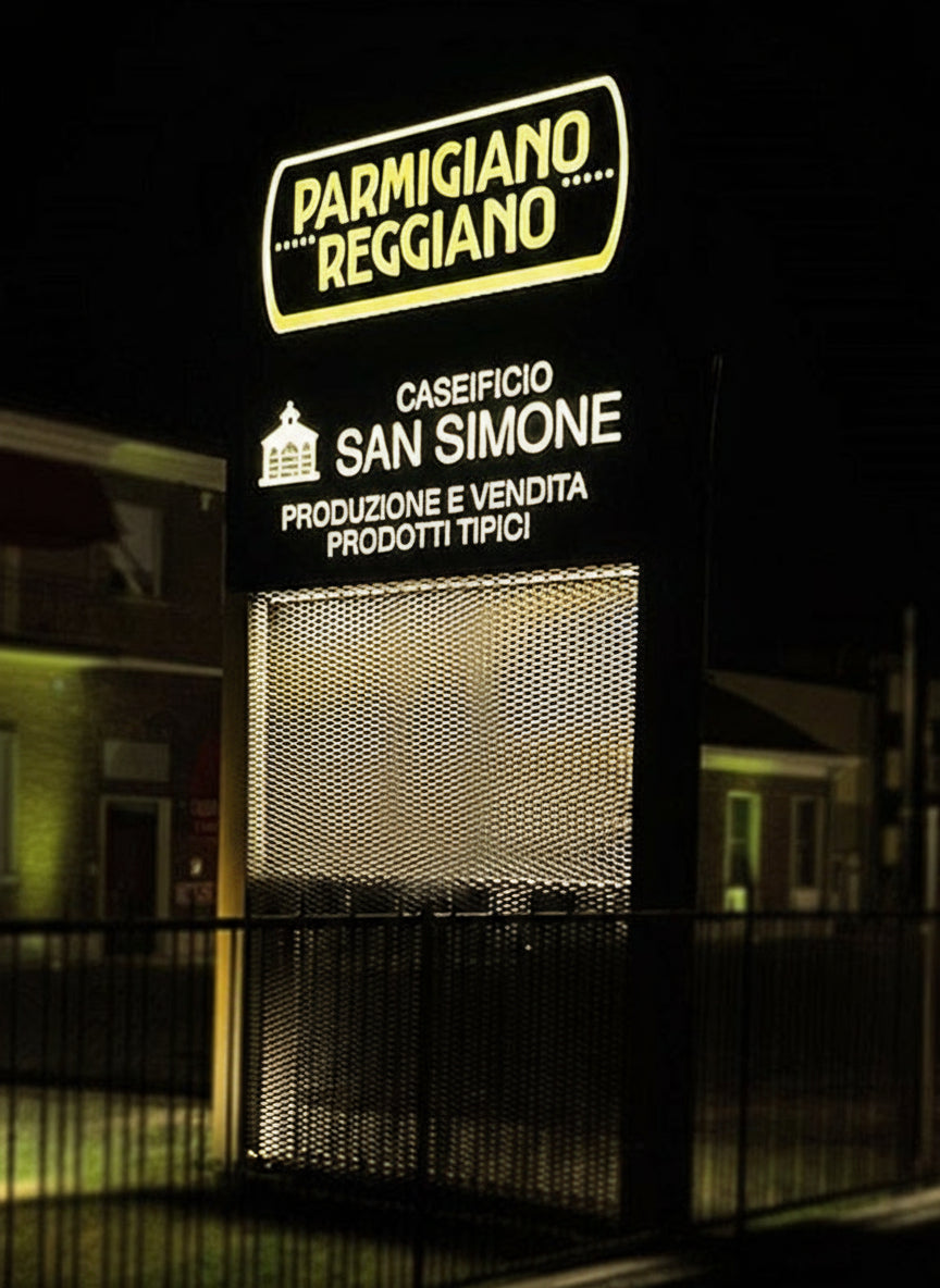 Caseificio San Simone  - Totem aziendale luminoso design con rete stirata