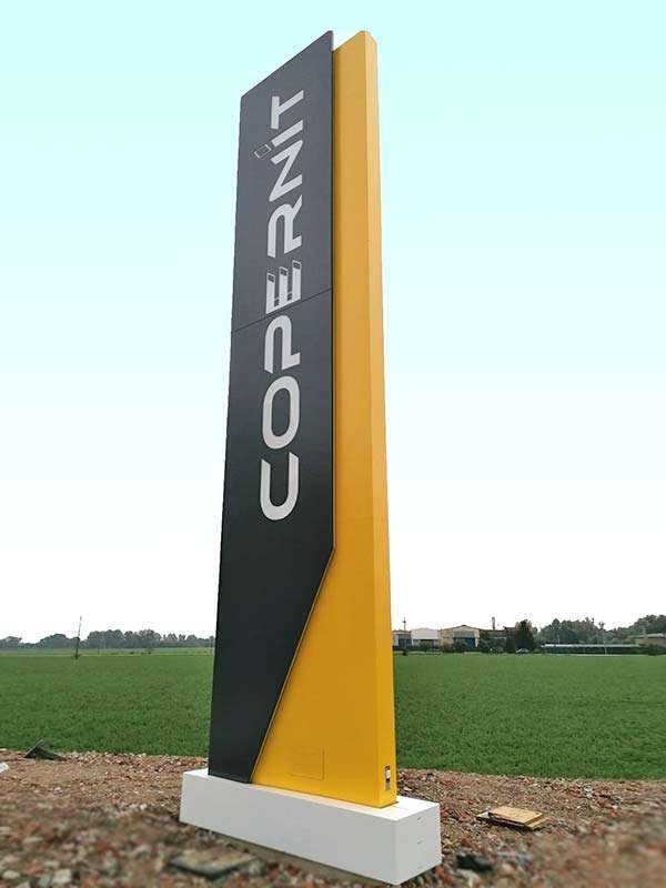totem aziendale luminoso copernit spa pegognaga