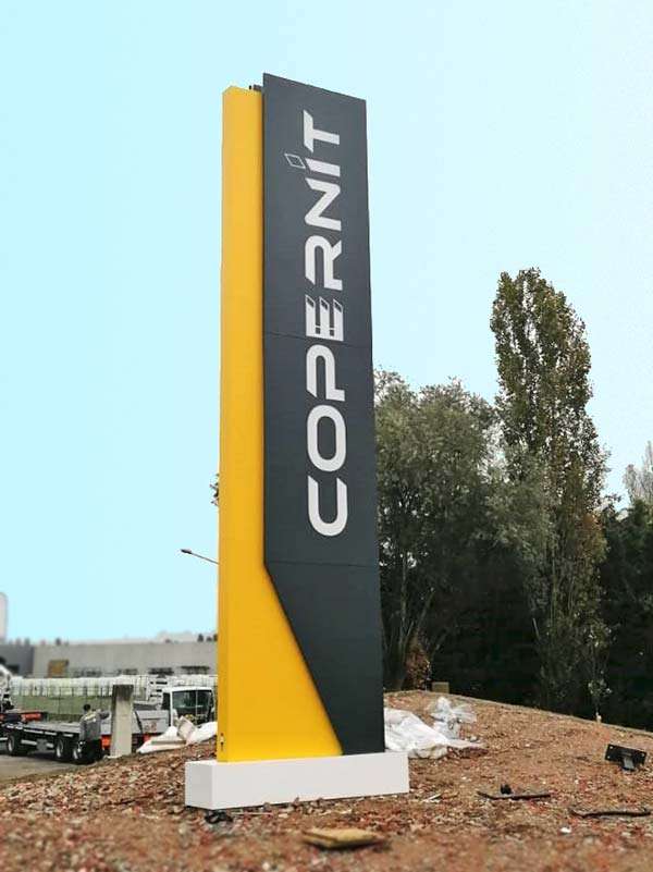 totem aziendale luminoso copernit spa pegognaga