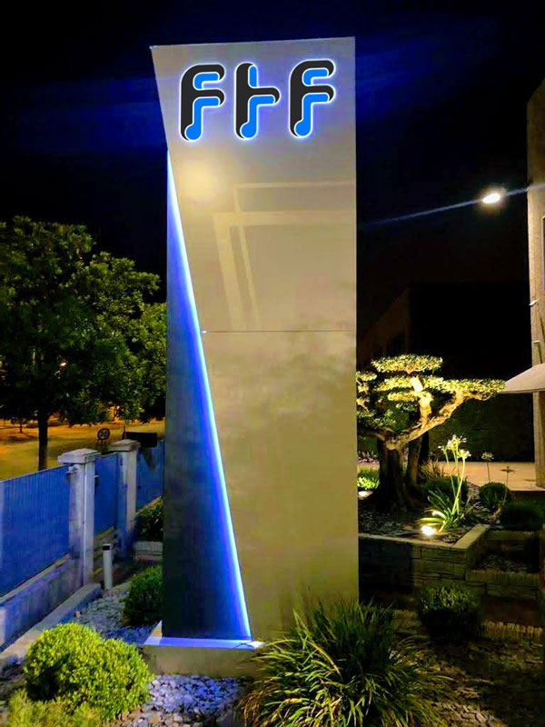 Ftf - Totem aziendale luminoso design