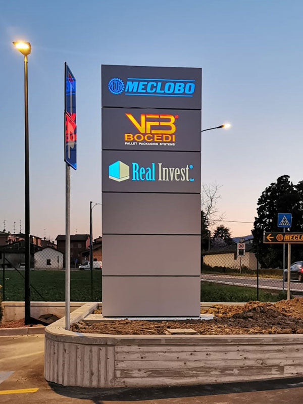 Real Invest - Totem luminoso