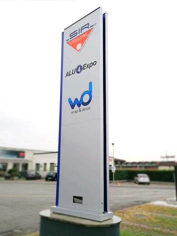 totem aziendale luminoso sir visual spa brescia