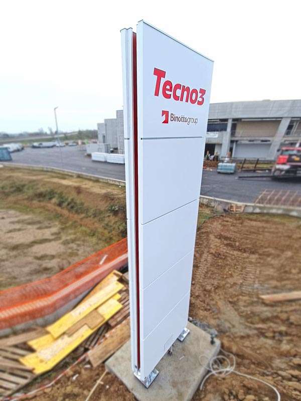 Tecno 3 Binotto Group Spa - Totem luminoso modulare segnaletico