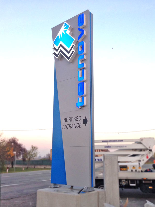 Tecnove - Totem aziendale luminoso