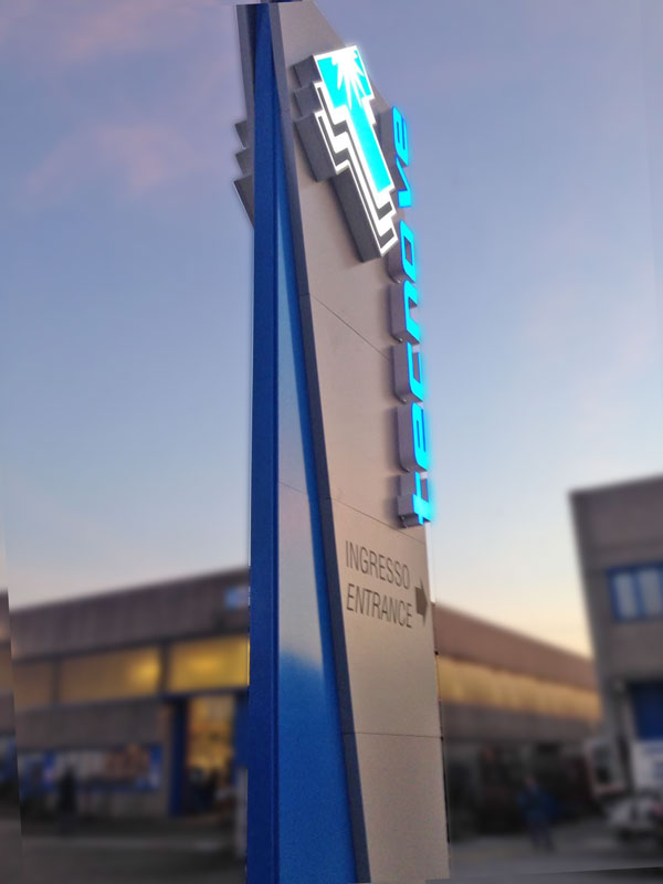 Tecnove - Totem aziendale luminoso
