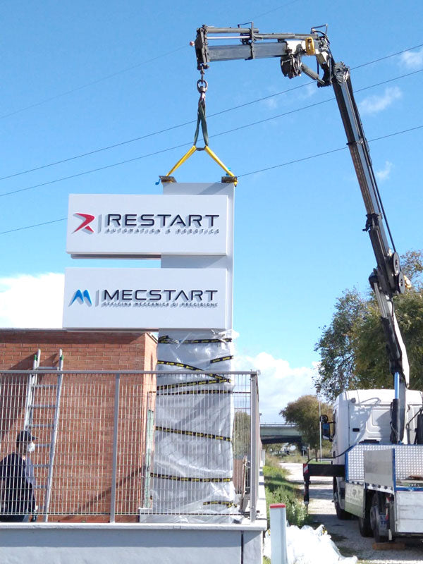 totem luminoso a stelo restart livorno