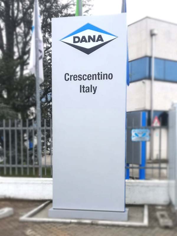 totem luminoso alluminio dana vercelli