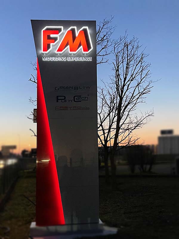totem luminoso aziendale fm srl correggio