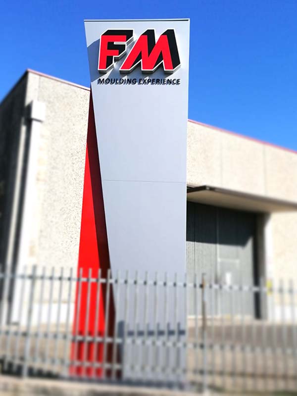 totem luminoso aziendale fm srl correggio