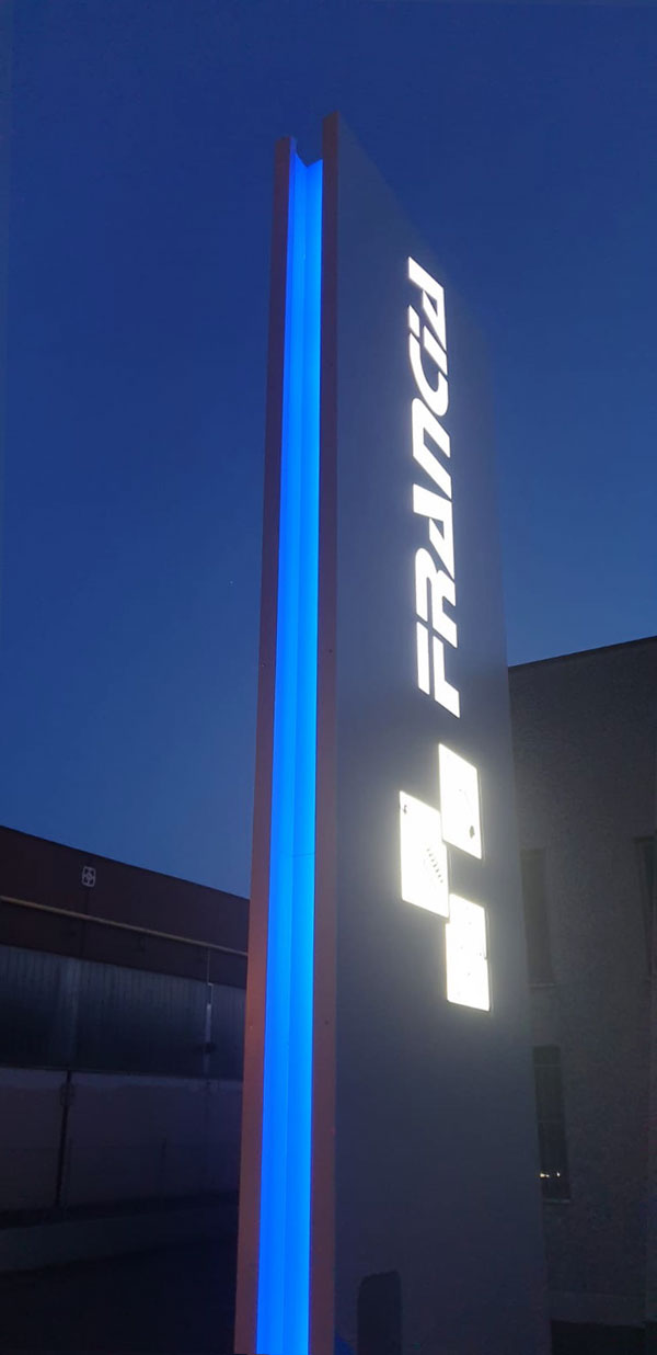 totem luminoso aziendale francia snc correggio