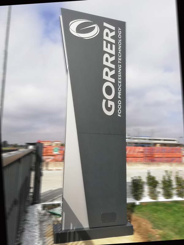 totem luminoso aziendale gorreri srl reggio emilia