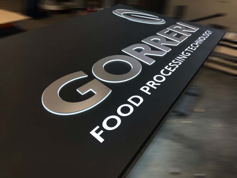 totem luminoso aziendale gorreri srl reggio emilia