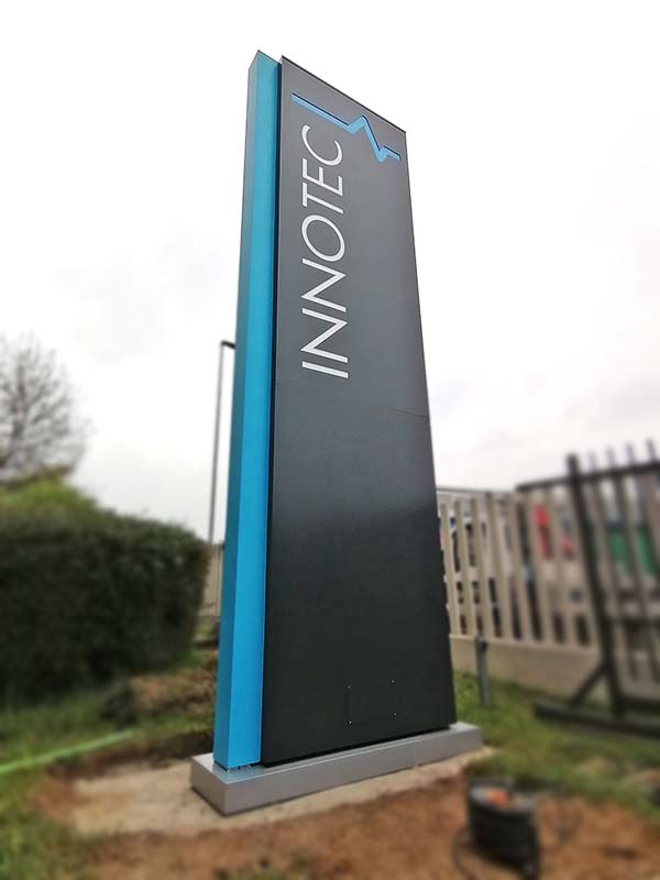 totem luminoso aziendale innotec srl milano
