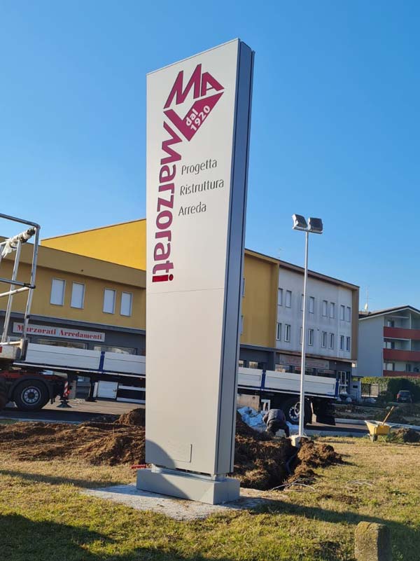 totem luminoso aziendale marzorati arredamenti milano