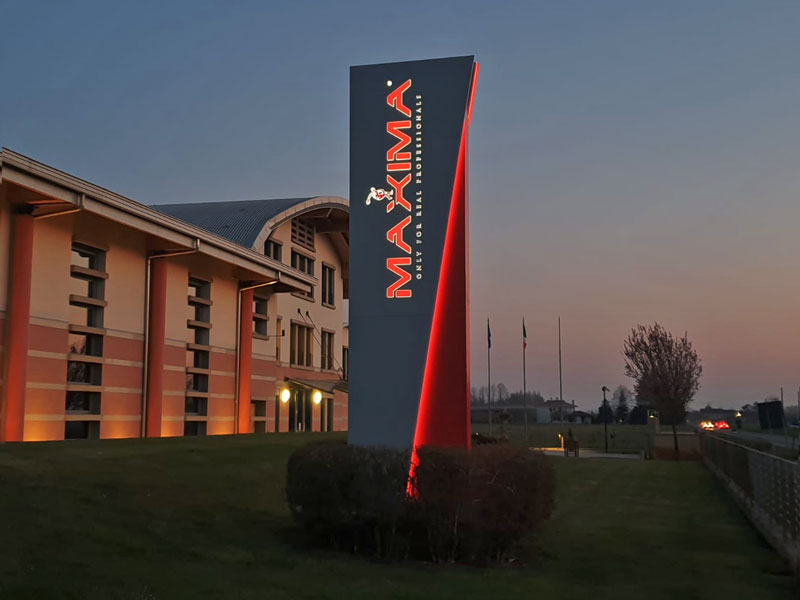 totem luminoso aziendale maxima spa poviglio