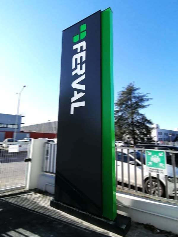 totem luminoso bay ferval srl reggio emilia