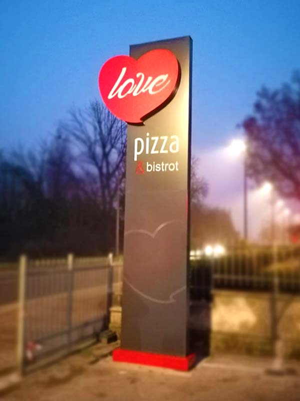 totem luminoso con logo scatolare love pizza reggio emilia