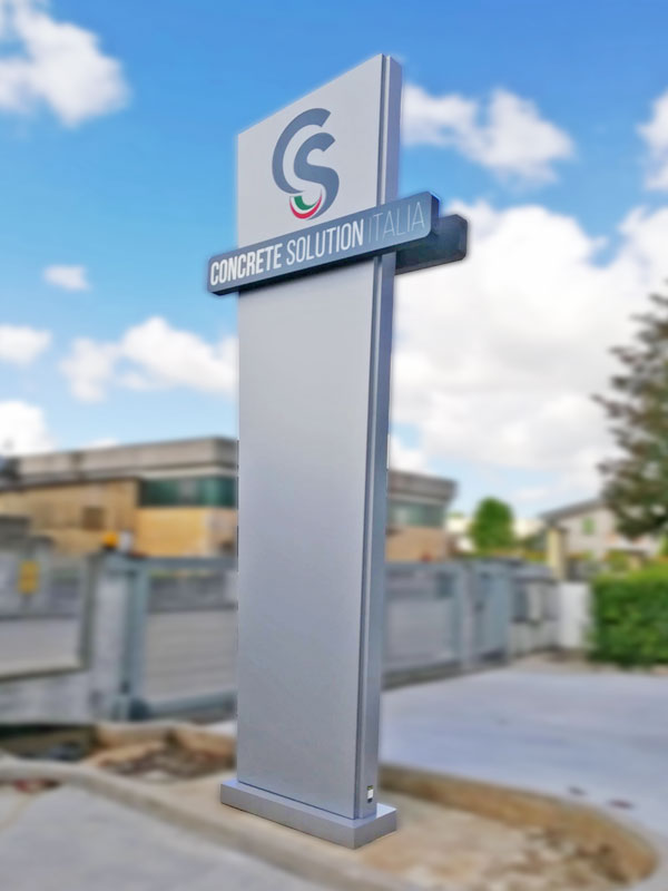 totem luminoso concrete solution mantova