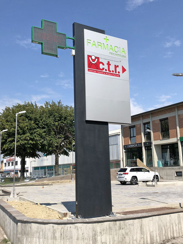 totem luminoso croce a led farmacia pieve modolena reggio emilia