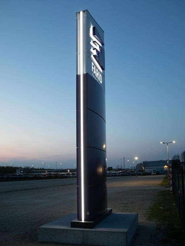 totem luminoso farid spa torino