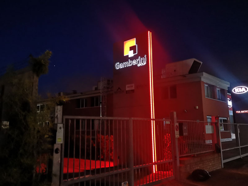 totem luminoso gamberini group bologna