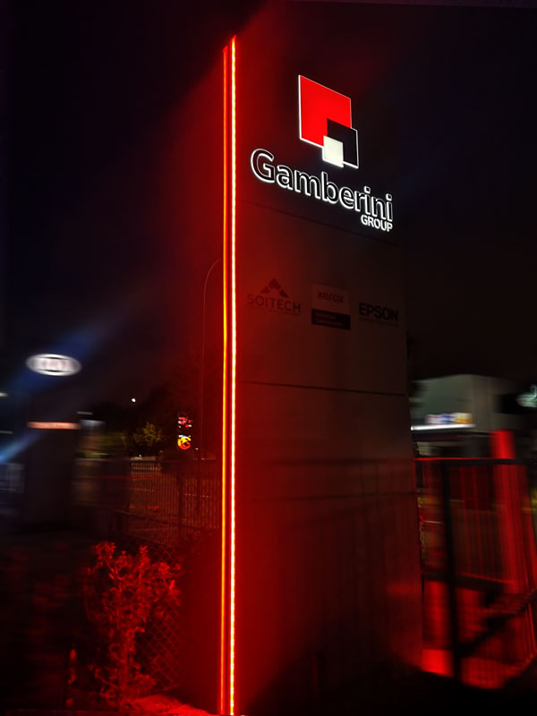 totem luminoso gamberini group bologna